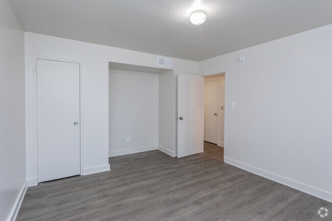 1BR, 1BA - 650 SF