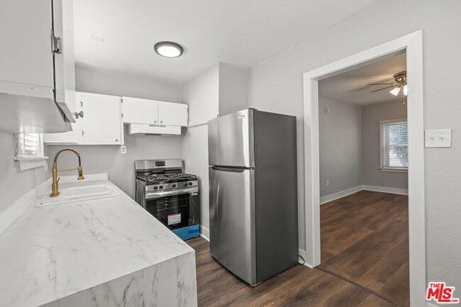 Photo - 5724 La Mirada Ave Unidad 1/4