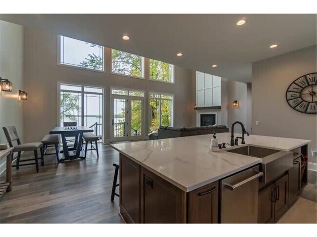 Photo - 373 Acacia Way