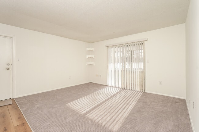 Photo - 2205 Sunderland Rd