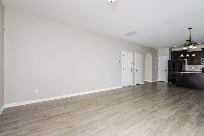 Photo - 105 Sloan Dr