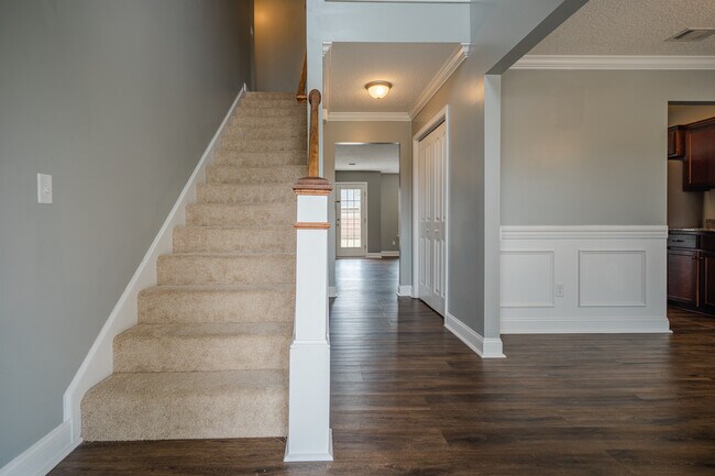 Photo - 717 Highgrove Ct