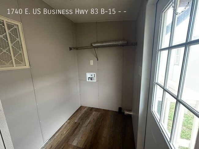 Photo - 15 B St