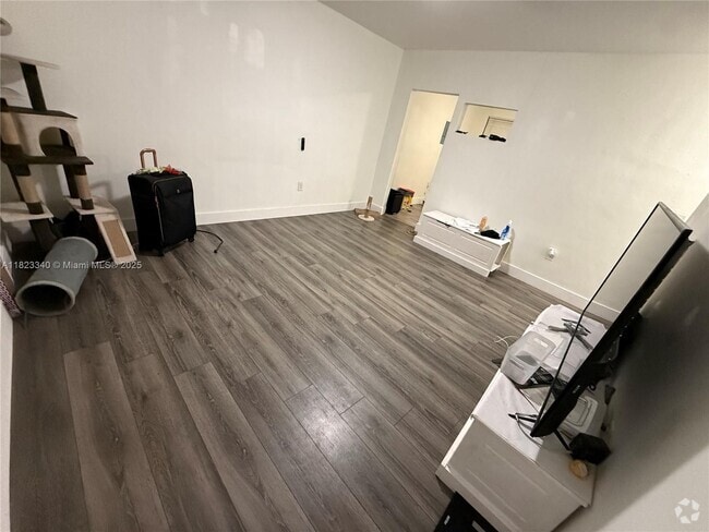 Building Photo - 5802 NE 3rd Ave Unit 2 Rental