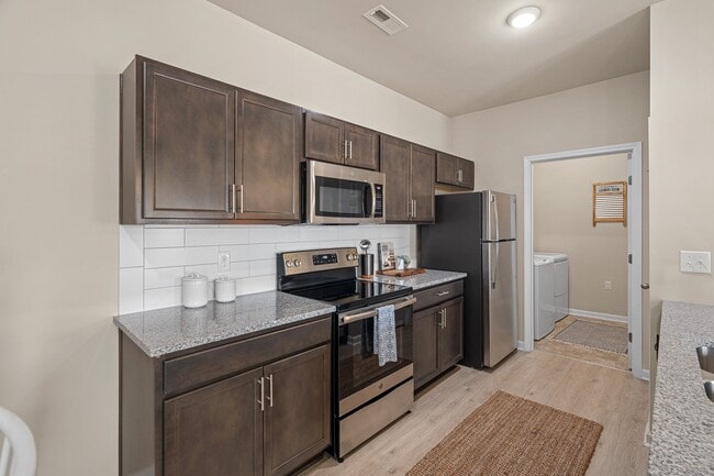 Building Photo - Hawthorne at the Bend