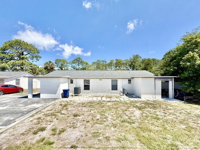 Photo - 7071 Bee Ridge Rd