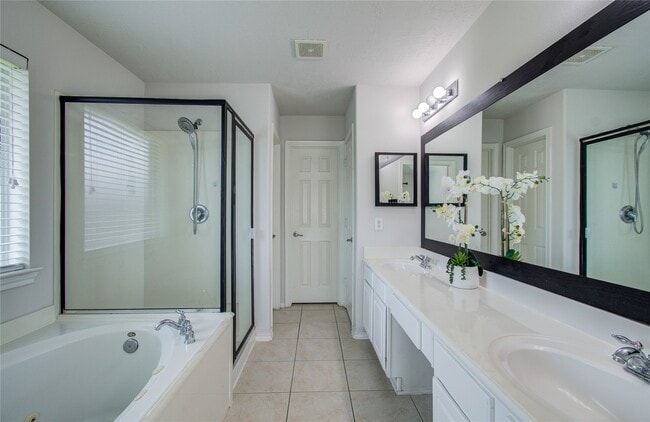 Building Photo - 15103 Petal Rose Ct