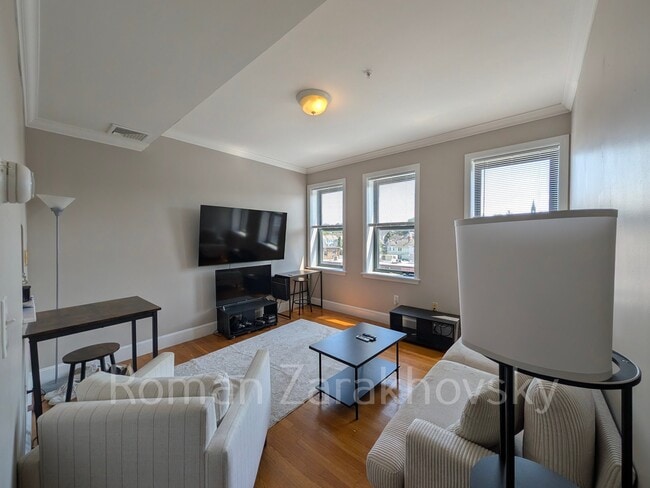 Building Photo - 365 Washington St Unit 303A