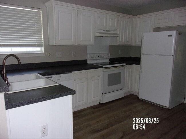 Photo - 22915 Monroe St