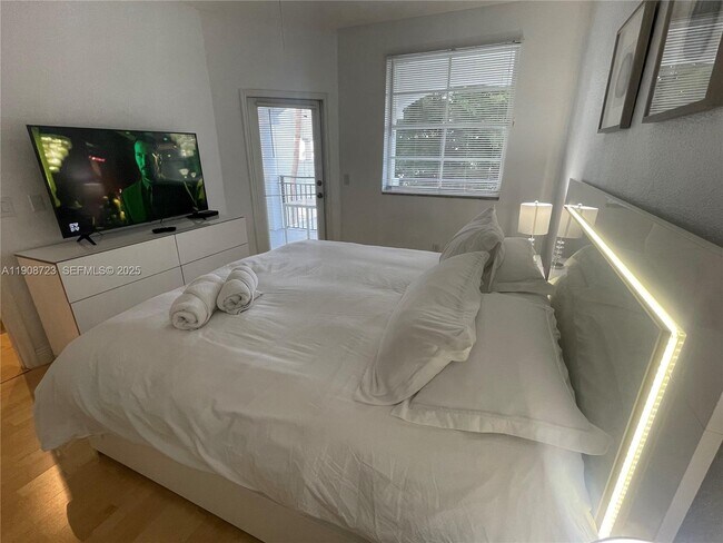 Photo - 3255 NE 184th St Unidad 12409