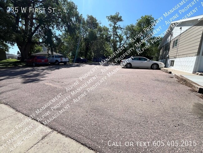 235 W 1st St Unit 4