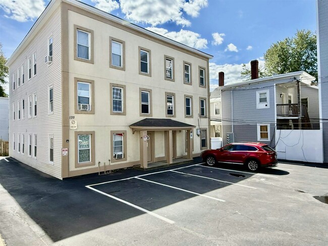 Building Photo - 135 Orange St Unit 3A