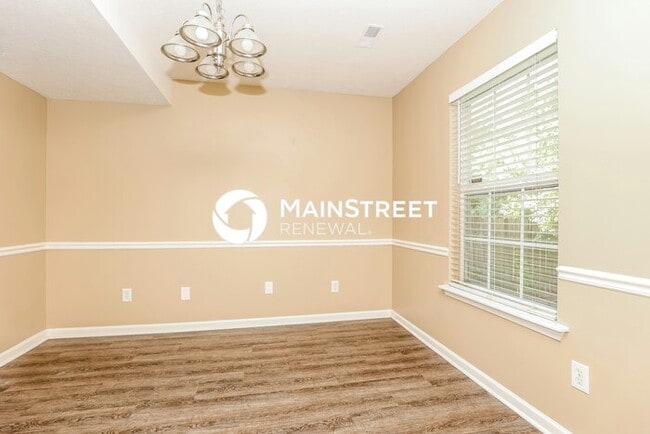 Photo - 3 Bedroom Pet-Friendly Home in La Vergne, TN with Main Street Renewal