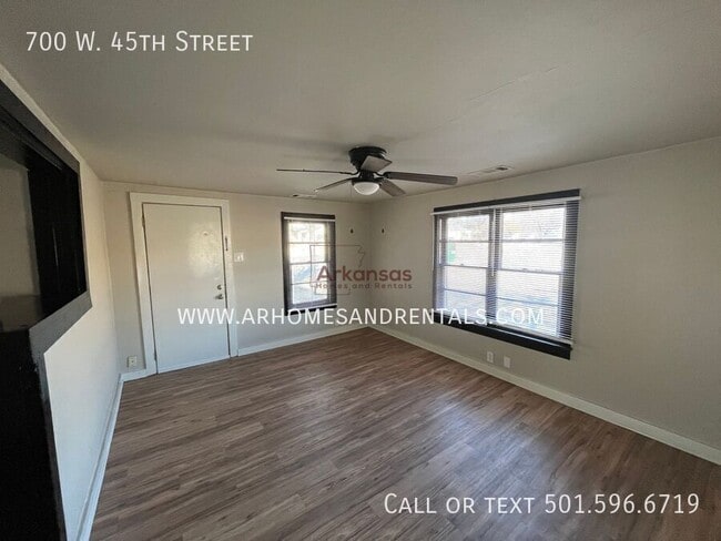 Photo - 700 W 45th St
