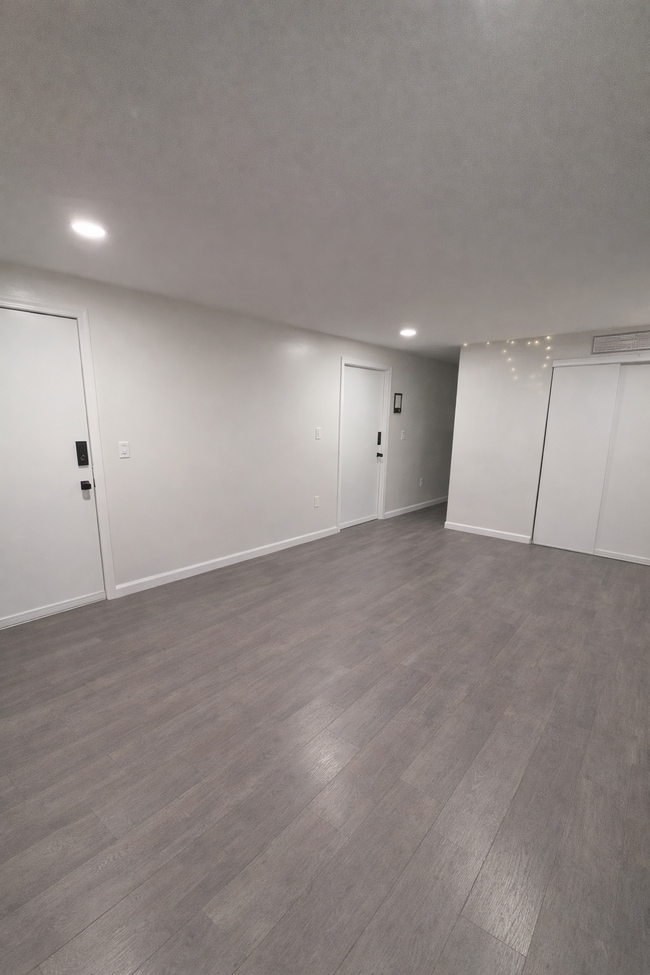 Photo - 156 Main St Unit B1