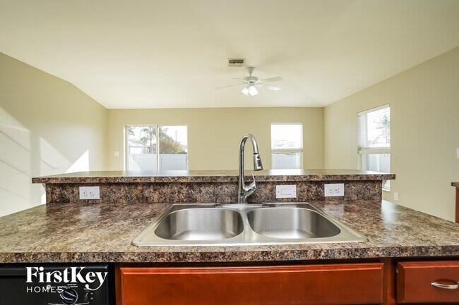 Photo - 601 NW 17th Ave