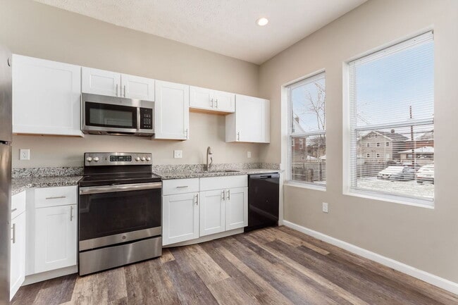 Photo - 1363 Summit St