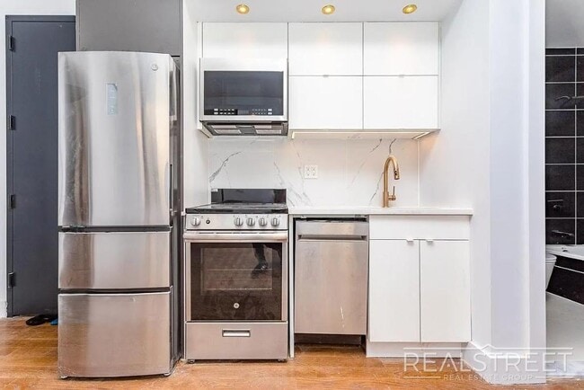 Photo - Spacious 3-Bedroom Apartment with Modern Finishes in Prime Bushwick Unit 2C