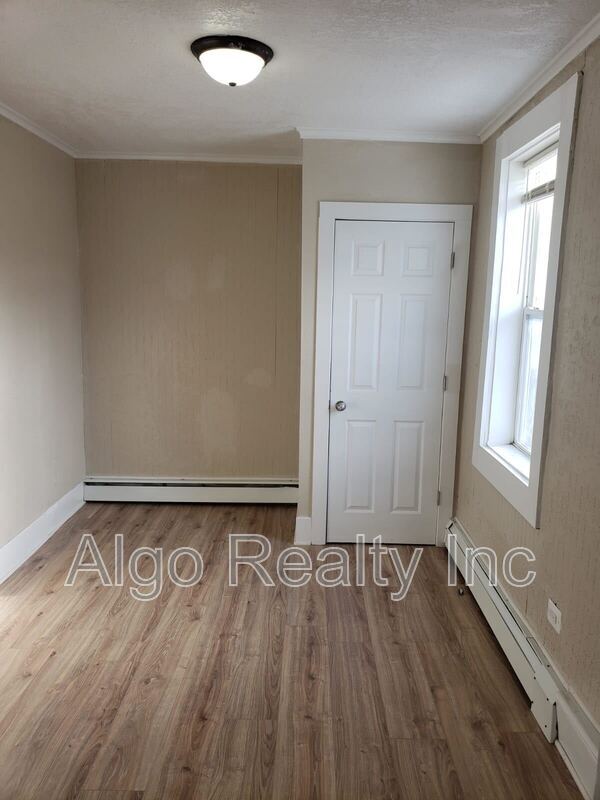 Photo - 1012 7th St E