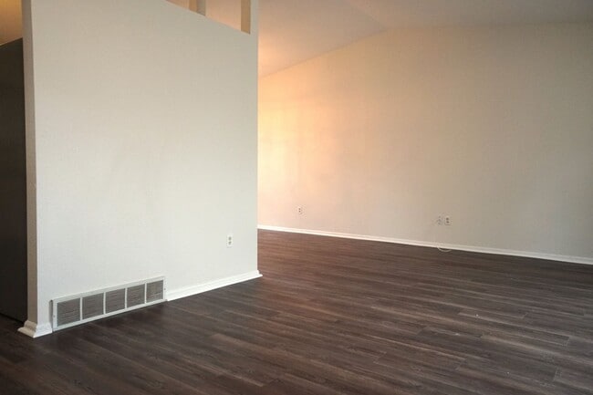 Photo - 2205 Parliament Dr