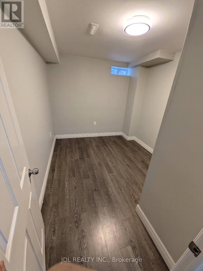 Photo - 727 Caboto Trail