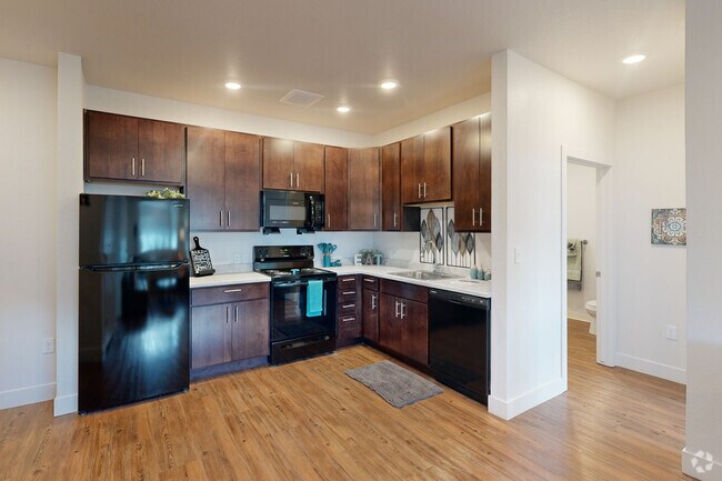 2BR, 1BA - 748SF