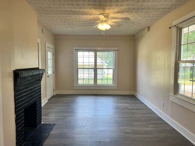 Photo - 601 Askew Ave