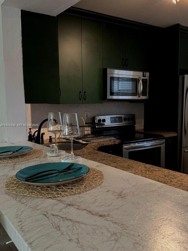 1530 NE 191st St Unit 241