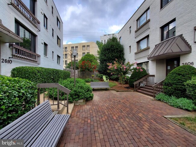 Building Photo - 2610 Tunlaw Rd NW Unit 103