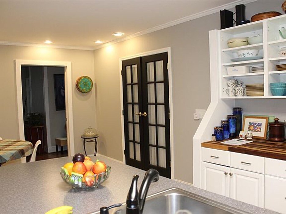 Photo - 204 Louise Ave