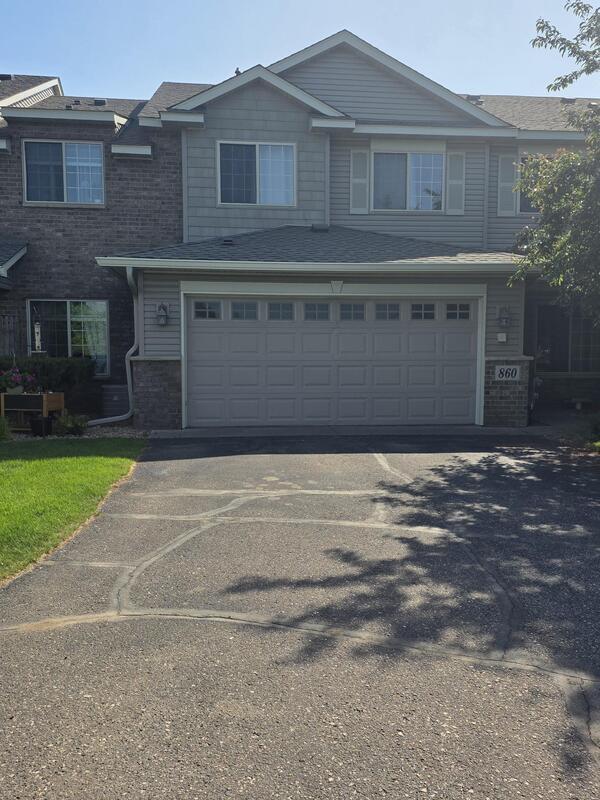 Building Photo - 860 Independence Dr