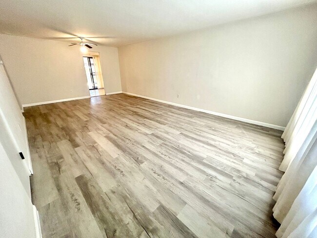 Photo - 4 Bedroom Ranch House - Prime Location Min...