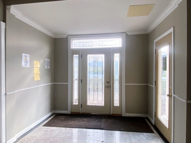 Photo - 164 W Wall St