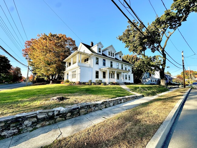 Photo - 370 Stratfield Rd Apartment Unit Third Floor