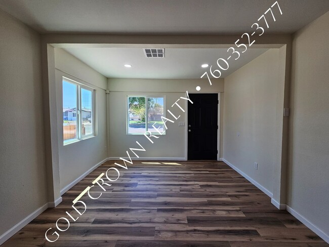 Photo - 1070 W Euclid Ave