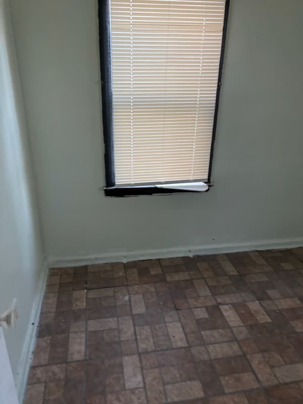 Photo - 20438 Russell St