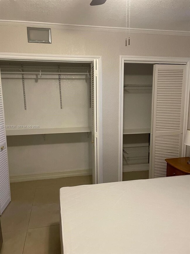 Photo - 4717 Washington St