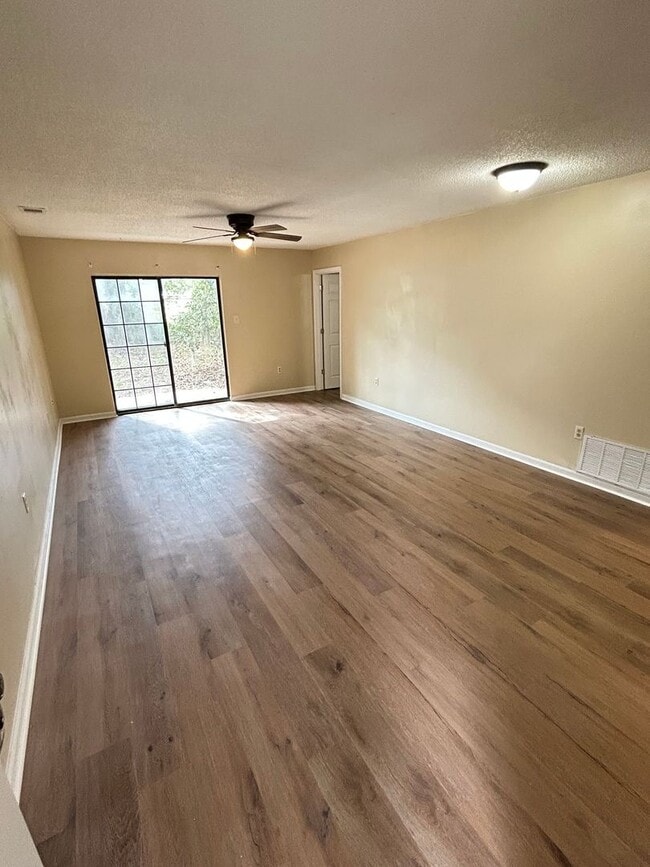 Photo - Ash Street (1030) Unidad B