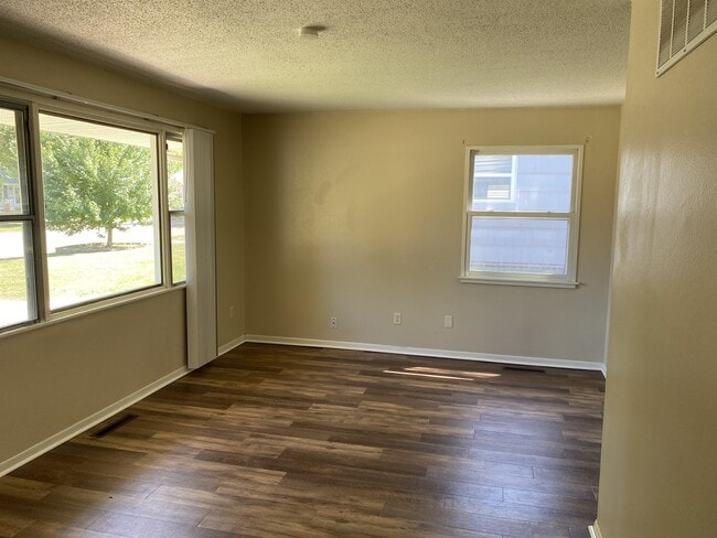 Photo - 1010 18th St SW