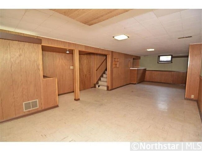 Building Photo - Charming Home in Desirable Bloomington Loc...