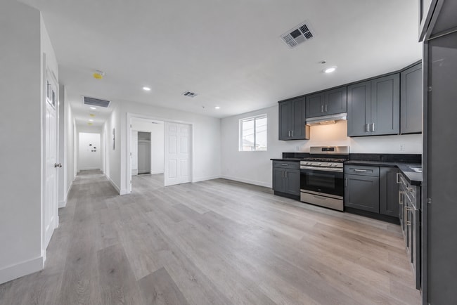 Photo - 1617 W 55th St Unit #1615