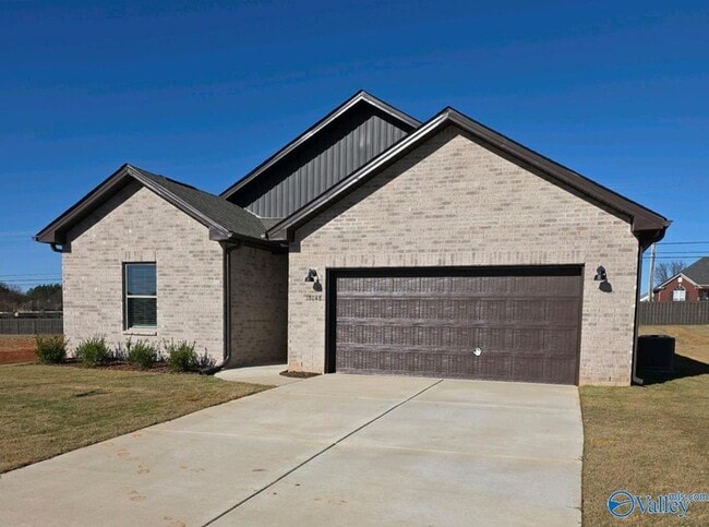 Building Photo - 18048 Longleaf Dr
