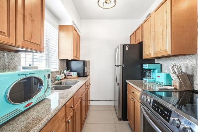 Photo - 315 Van Buren St Unidad 106B