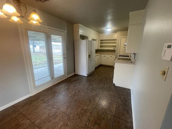 Photo - NORMAN HOME AVAILABLE FOR LEASE