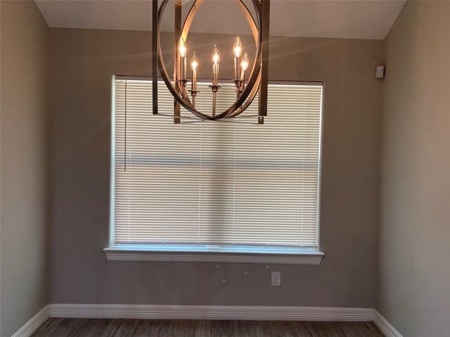 Building Photo - 5210 Longmeadow St Rental