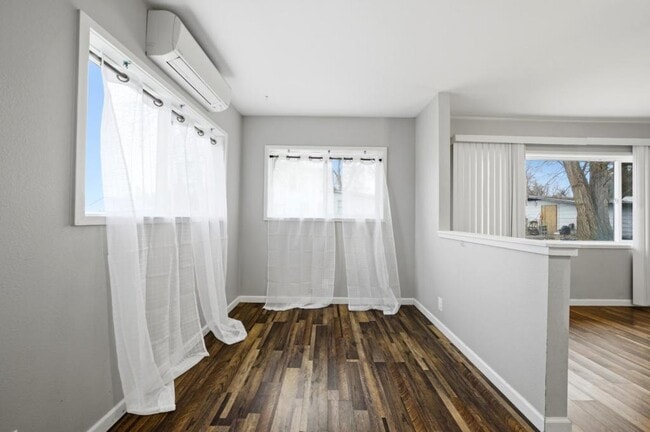 Photo - 355 W 6th St