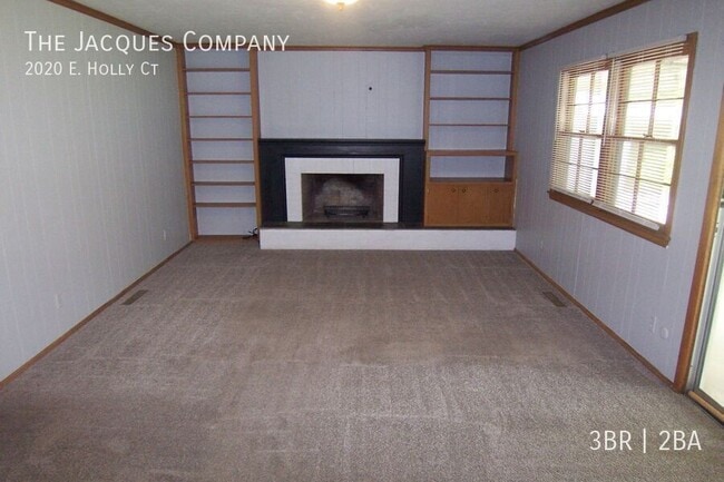 Photo - 2020 E Holly Ct
