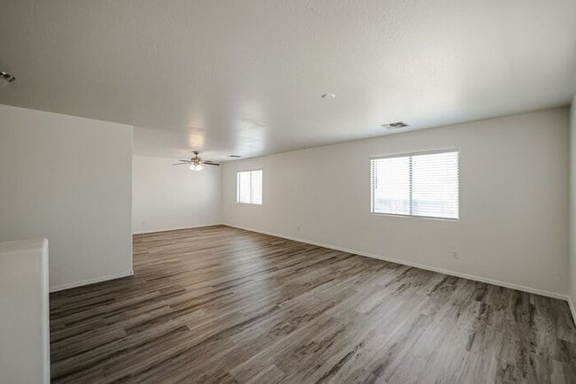 Photo - 4 BED 2.5 BATH, 2200+ SFT IN CAMELBACK RANCH, PHOENIX