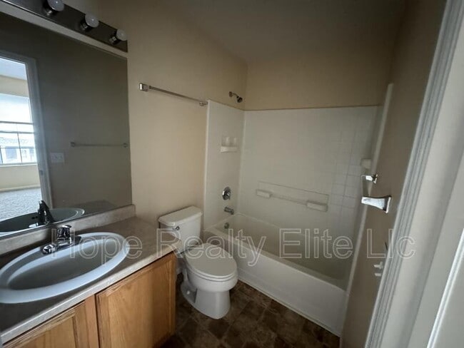 Photo - 2039 Creekridge Point