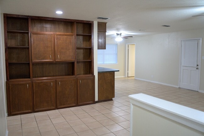 Photo - 421 Brigadoon St